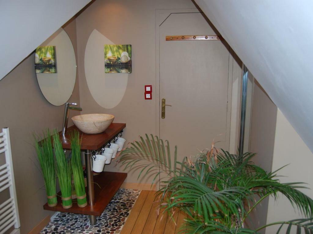 Maison avec piscine et sauna à Vire Exterior foto